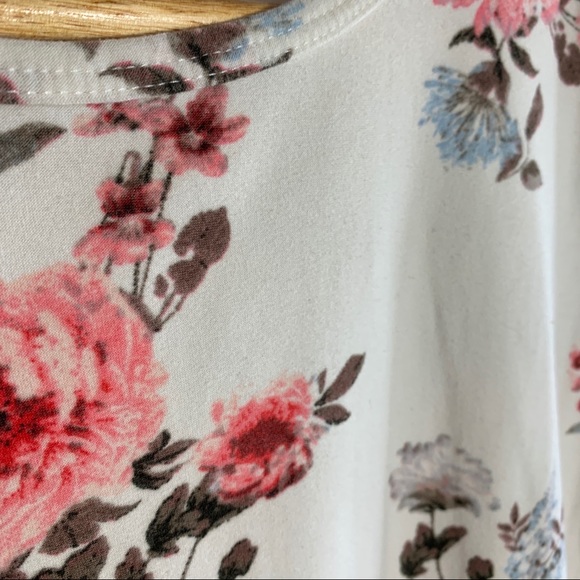 RUE21 FLORAL CROP TOP SHORT SLEEVE - Picture 4 of 6